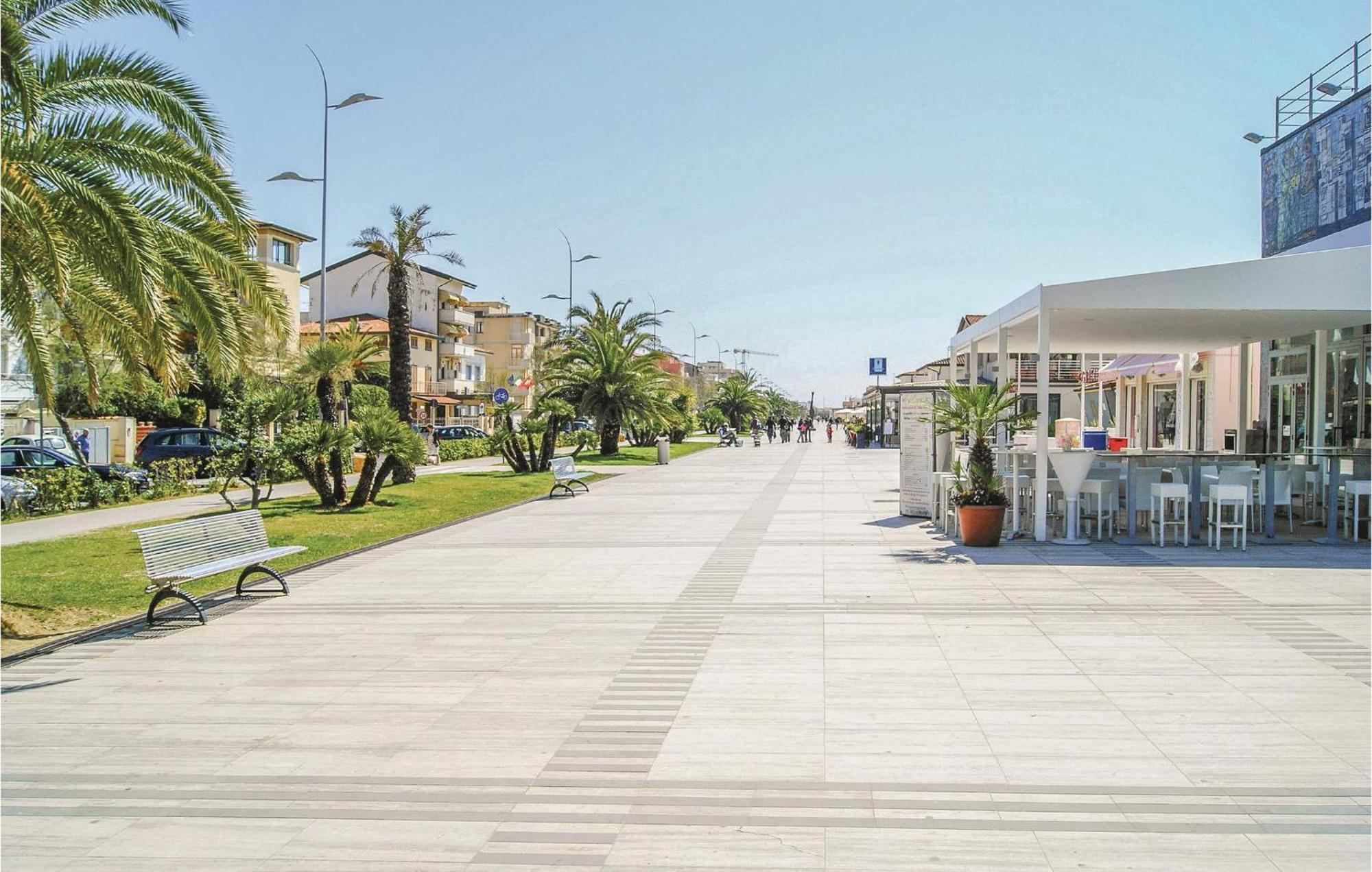 Sul Mare Apartment Лидо Ди Камайоре Екстериор снимка